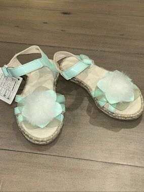 New UGG Girl’s Cactus Flower Sandals Faux Fur Flower Size 8